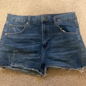 Jean shorts, dark wash. LIKE BRNAD NEW WORN A FEW TIMES!